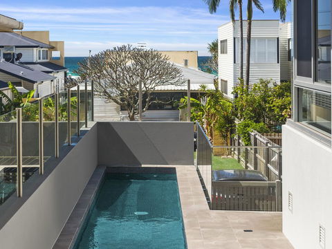 Luxury On Currumbin Beach - Accommodation Mooloolaba 3