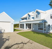 Middle Rock Beach House - Beach Front Lake Cathie - Accommodation Mooloolaba