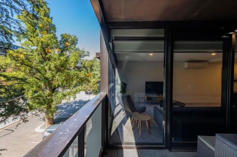 Midnight Apartments Accommodate Canberra - Accommodation Mooloolaba 1