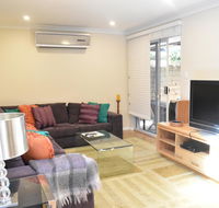 Modern 2 Bedroom Unit Close to CBD - Accommodation Mooloolaba