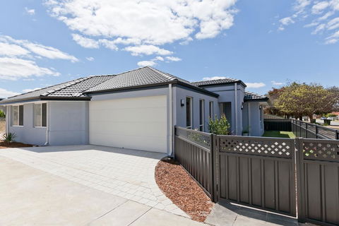 Modern And Spacious Home Near Curtin University - Accommodation Mooloolaba 1
