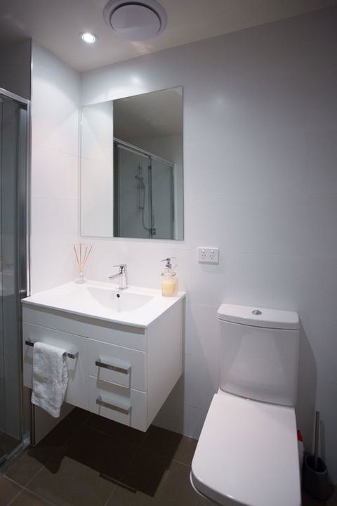 Modern Executive Apartment @ Braddon, 1BR, Wine, Wifi, Secure Parking, Canberra - Accommodation Mooloolaba 3
