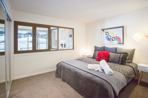 Modern Executive Apartment @ Braddon, 1BR, Wine, Wifi, Secure Parking, Canberra - Accommodation Mooloolaba 2