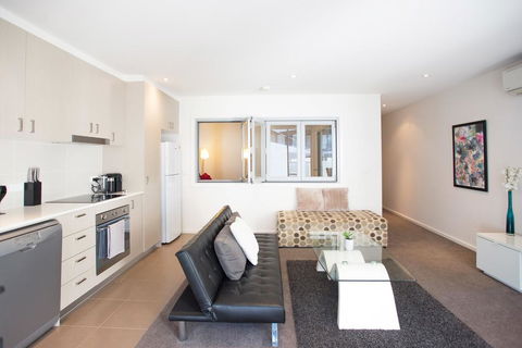 Modern Executive Apartment @ Braddon, 1BR, Wine, Wifi, Secure Parking, Canberra - Accommodation Mooloolaba 1