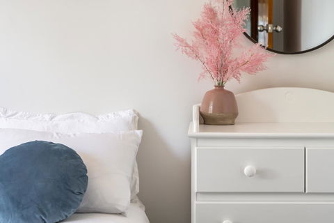 Moonah House-10 Mins To CBD & MONA, 4BR, 2 BATH, Great View, Park 3 Cars, Sleep 11, King Bed, En-suite - Accommodation Mooloolaba 1