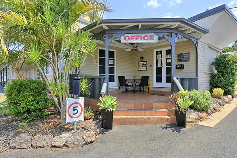 Ned Kelly's Motel - Accommodation Mooloolaba 2