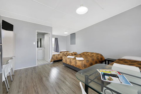 Ned Kelly's Motel - Accommodation Mooloolaba 3