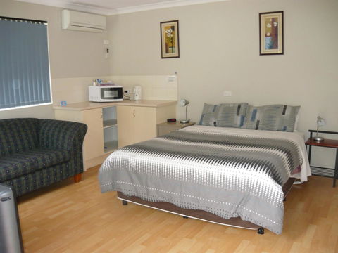 Albany Apartments - Accommodation Mooloolaba 0