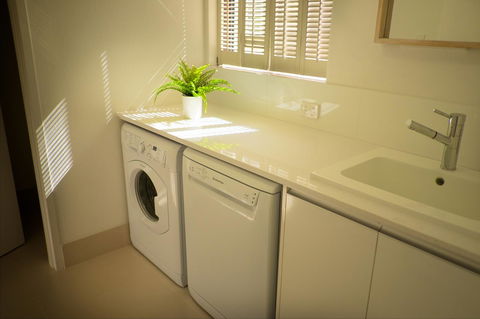 Cottesloe Artist's Beach Retreat - Accommodation Mooloolaba 33