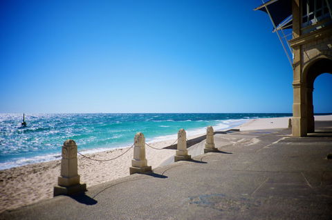 Cottesloe Artist's Beach Retreat - Accommodation Mooloolaba 6