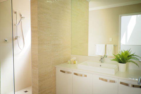 Cottesloe Artist's Beach Retreat - Accommodation Mooloolaba 25