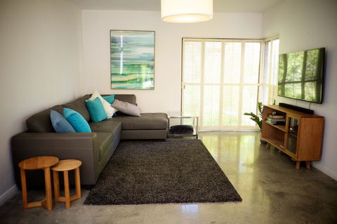 Cottesloe Artist's Beach Retreat - Accommodation Mooloolaba 5