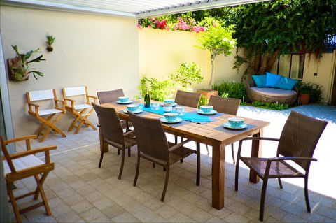 Cottesloe Artist's Beach Retreat - Accommodation Mooloolaba 2