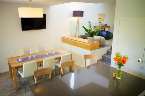Cottesloe Artist's Beach Retreat - Accommodation Mooloolaba 12