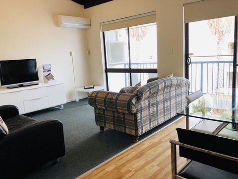 Seashore Memories - Sleeps 3 - Accommodation Mooloolaba 3