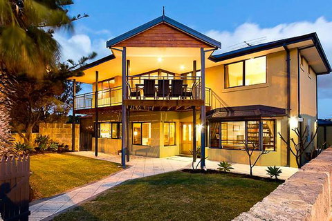 Mullaloo Beachfront Retreat - Accommodation Mooloolaba 0