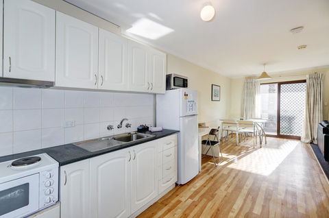West Beach Lagoon 208 â€“ Great Value! - Accommodation Mooloolaba 12