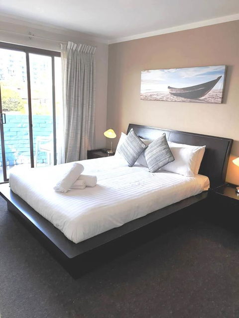 West Beach Lagoon 107 - Great Value - Accommodation Mooloolaba 4