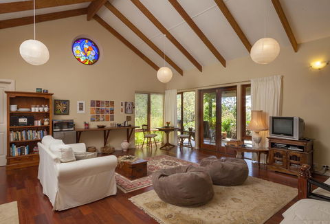 Innisfree Mountain Retreat - Accommodation Mooloolaba 2