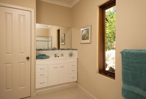 Innisfree Mountain Retreat - Accommodation Mooloolaba 7