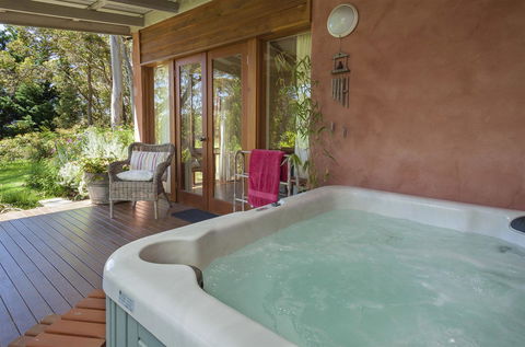 Innisfree Mountain Retreat - Accommodation Mooloolaba 3