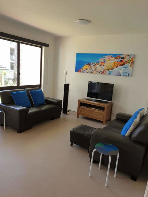 West Beach Lagoon 206 - Sleeps Three! Value!!! - Accommodation Mooloolaba 5