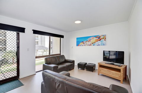 West Beach Lagoon 206 - Sleeps Three! Value!!! - Accommodation Mooloolaba 13