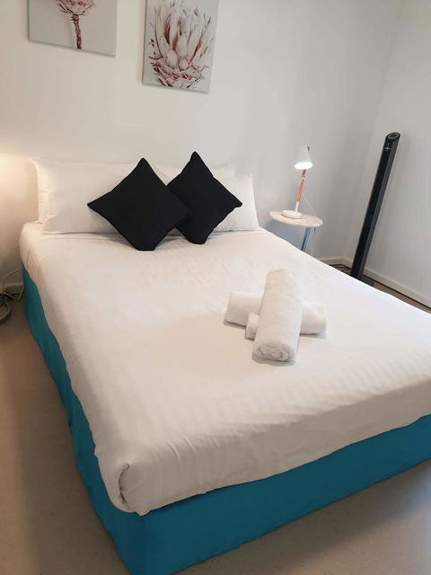 West Beach Lagoon 206 - Sleeps Three! Value!!! - Accommodation Mooloolaba 3
