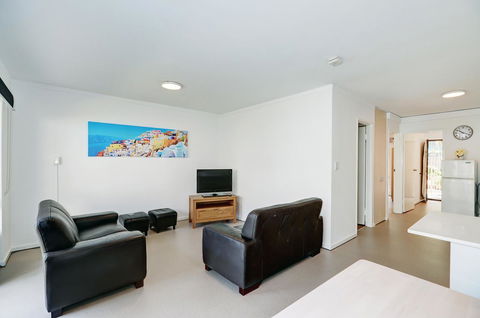 West Beach Lagoon 206 - Sleeps Three! Value!!! - Accommodation Mooloolaba 12