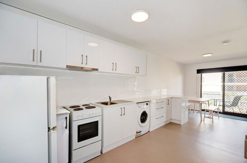 West Beach Lagoon 206 - Sleeps Three! Value!!! - Accommodation Mooloolaba 9