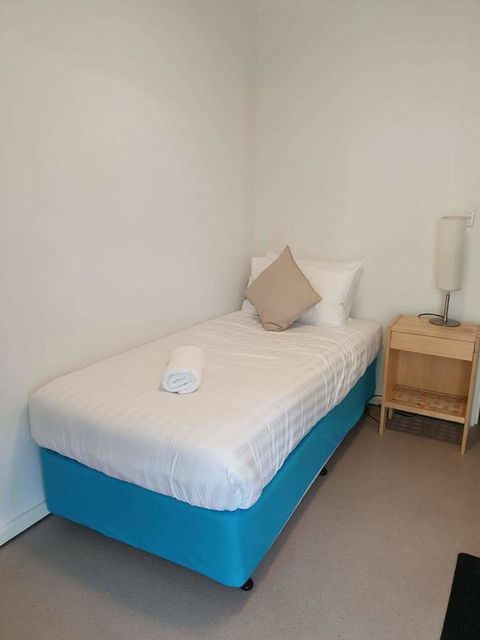 West Beach Lagoon 206 - Sleeps Three! Value!!! - Accommodation Mooloolaba 2