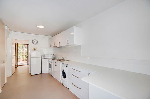 West Beach Lagoon 206 - Sleeps Three! Value!!! - Accommodation Mooloolaba 11