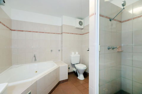 West Beach Lagoon 206 - Sleeps Three! Value!!! - Accommodation Mooloolaba 8