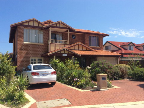 Crossland House - Accommodation Mooloolaba 12