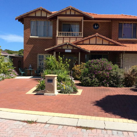 Crossland House - Accommodation Mooloolaba 10