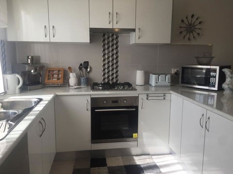 Bright & Beautiful Home On The Hills! - Accommodation Mooloolaba 14