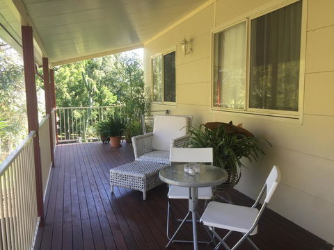 Bright & Beautiful Home On The Hills! - Accommodation Mooloolaba 3