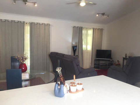 Bright & Beautiful Home On The Hills! - Accommodation Mooloolaba 11