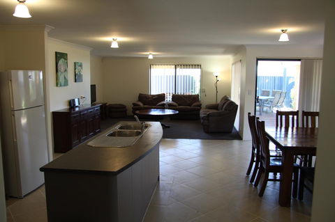 Byford House On The Scarp - Accommodation Mooloolaba 1