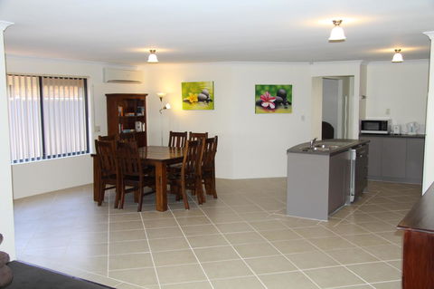 Byford House On The Scarp - Accommodation Mooloolaba 5