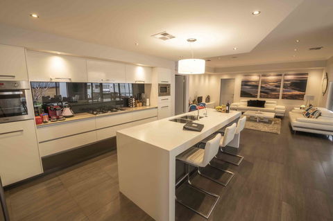 Magnificent Beach Retreat - Accommodation Mooloolaba 27