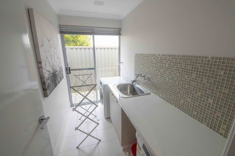 Magnificent Beach Retreat - Accommodation Mooloolaba 34