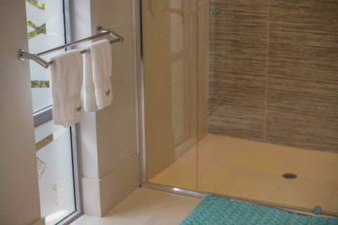 Magnificent Beach Retreat - Accommodation Mooloolaba 12