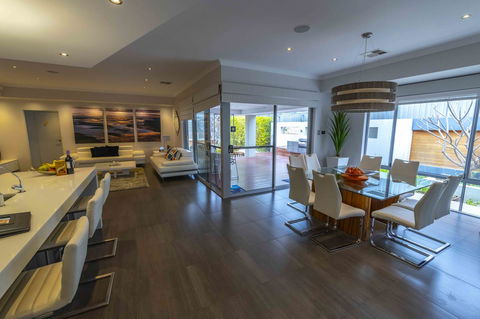 Magnificent Beach Retreat - Accommodation Mooloolaba 29