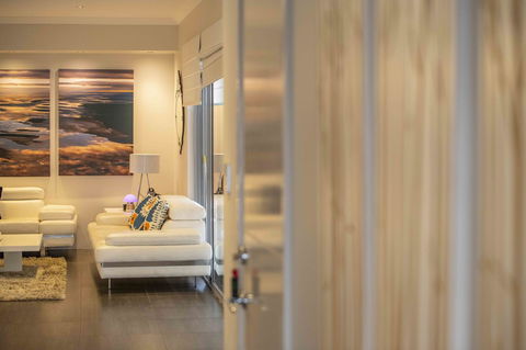 Magnificent Beach Retreat - Accommodation Mooloolaba 25