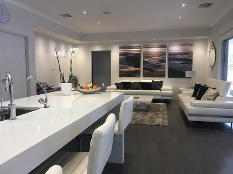 Magnificent Beach Retreat - Accommodation Mooloolaba 24