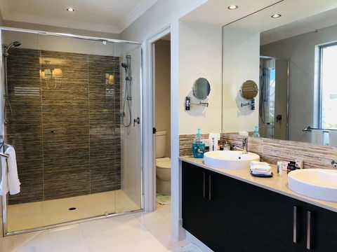 Magnificent Beach Retreat - Accommodation Mooloolaba 11