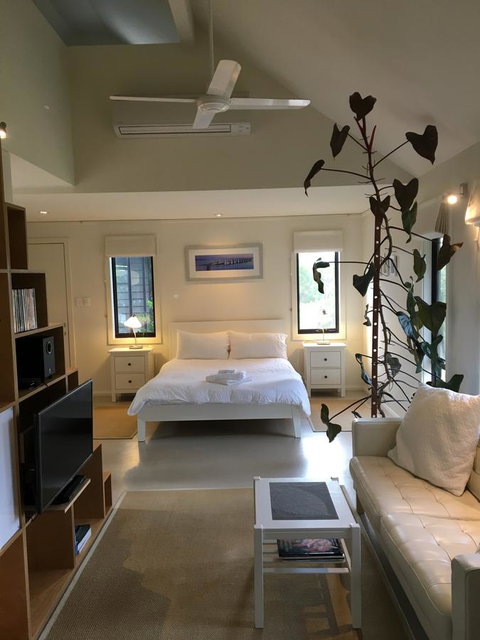 DESIGNER'S STUDIO - Accommodation Mooloolaba 0