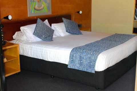 The Pemberton Hotel - Accommodation Mooloolaba 2