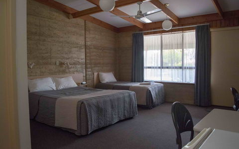 Hopetoun Motel & Chalet Village - Accommodation Mooloolaba 2